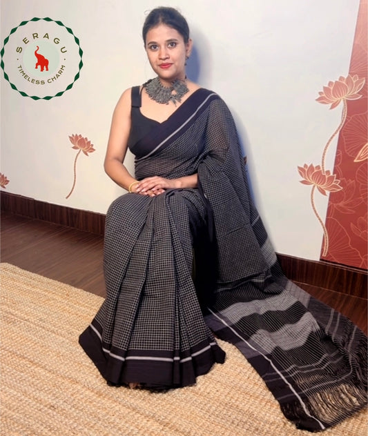 Black and White Patteda Anchu Saree